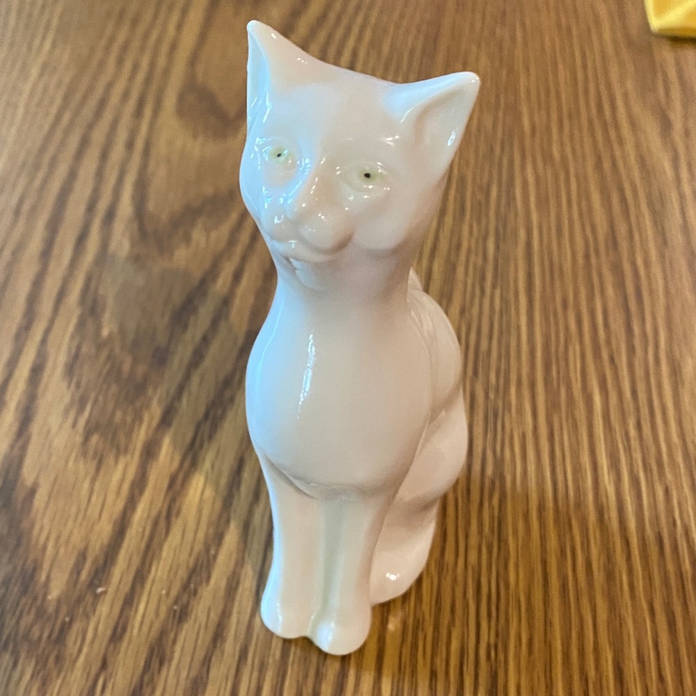 Sleek belleek 5" cat figurine animal gift